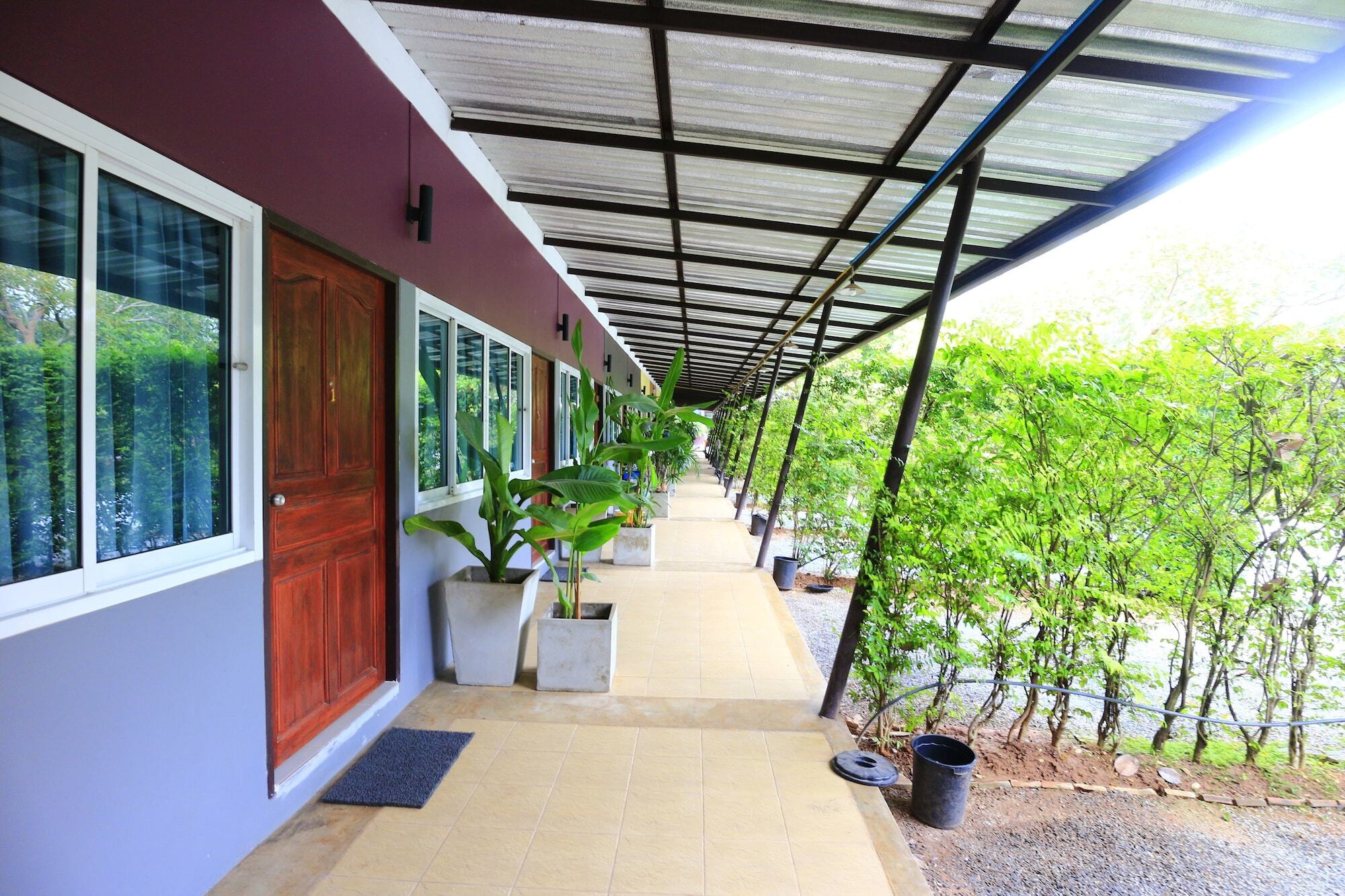 น่านฟ้าชลธีรีสอร์ท Nanfachonlathi Resort Luaran gambar